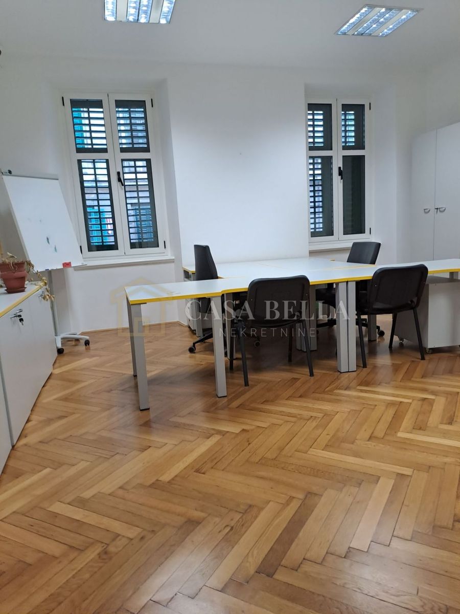 Büro-/Praxisfläche zur Miete 1.824 € 4 Zimmer Center