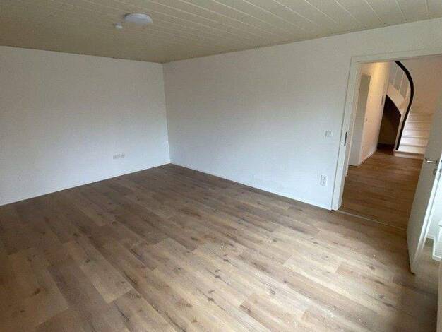 Einfamilienhaus zum Kauf provisionsfrei 269.000 € 6 Zimmer 137 m² 110 m² Grundstück Bahnhofstraße 17a Uffenheim 97215