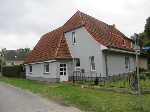 Doppelhaushälfte zum Kauf 155.000 € 4,5 Zimmer 120 m² 447 m² Grundstück Dehmen Glasewitz 18276