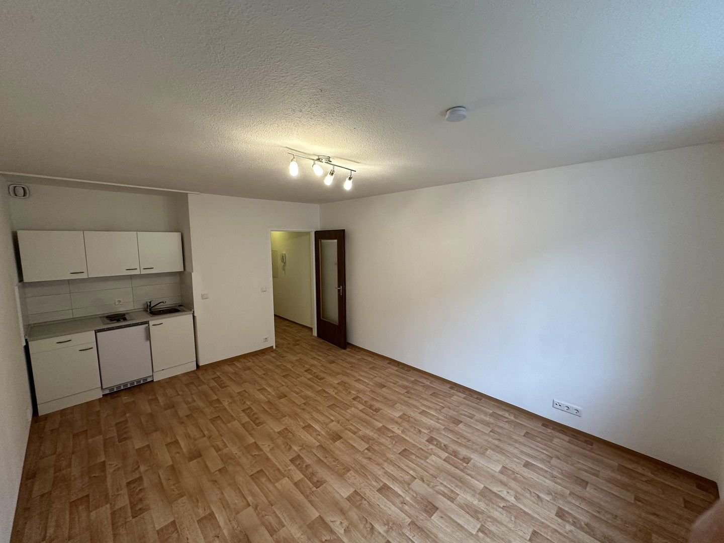 Wohnung zur Miete 380 € 1 Zimmer 25 m²<br/>Wohnfläche 3.<br/>Geschoss Glockenhof Nürnberg 90461