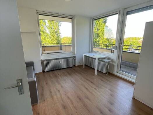 Terrassenwohnung zur Miete 810 € 1 Zimmer 30 m² Geschoss 3/3 frei ab 01.03.2026 Milbertshofen-Am Hart München 80937