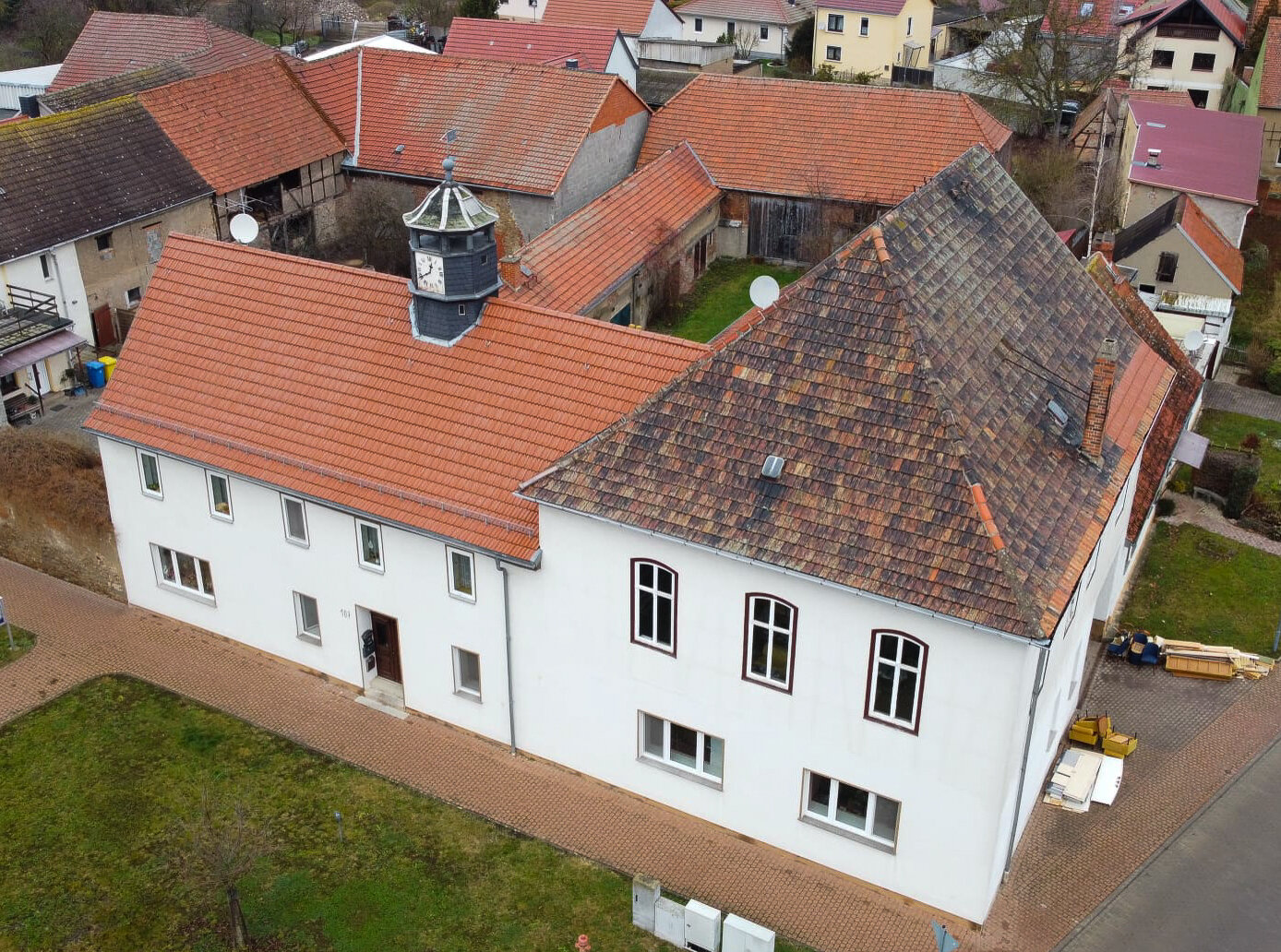 Mehrfamilienhaus zum Kauf 150.000 € 13 Zimmer 360 m²<br/>Wohnfläche 1.351 m²<br/>Grundstück Buttstädt 99628