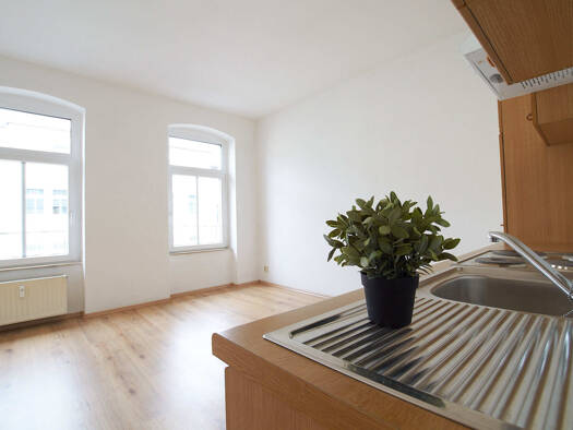 Wohnung zur Miete 320 € 2 Zimmer 50 m² Geschoss 2/4 frei ab 01.11.2026 Innenstadt Gera 07545