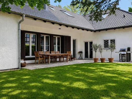 Einfamilienhaus zum Kauf 1.800.000 € 9 Zimmer 323 m² 1.200 m² Grundstück Kleinmachnow 14532