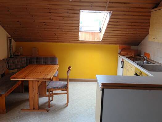 Wohnung zur Miete 430 € 2 Zimmer 60 m² Geschoss 2/3 frei ab sofort Hofheim Hofheim in Unterfranken 97461