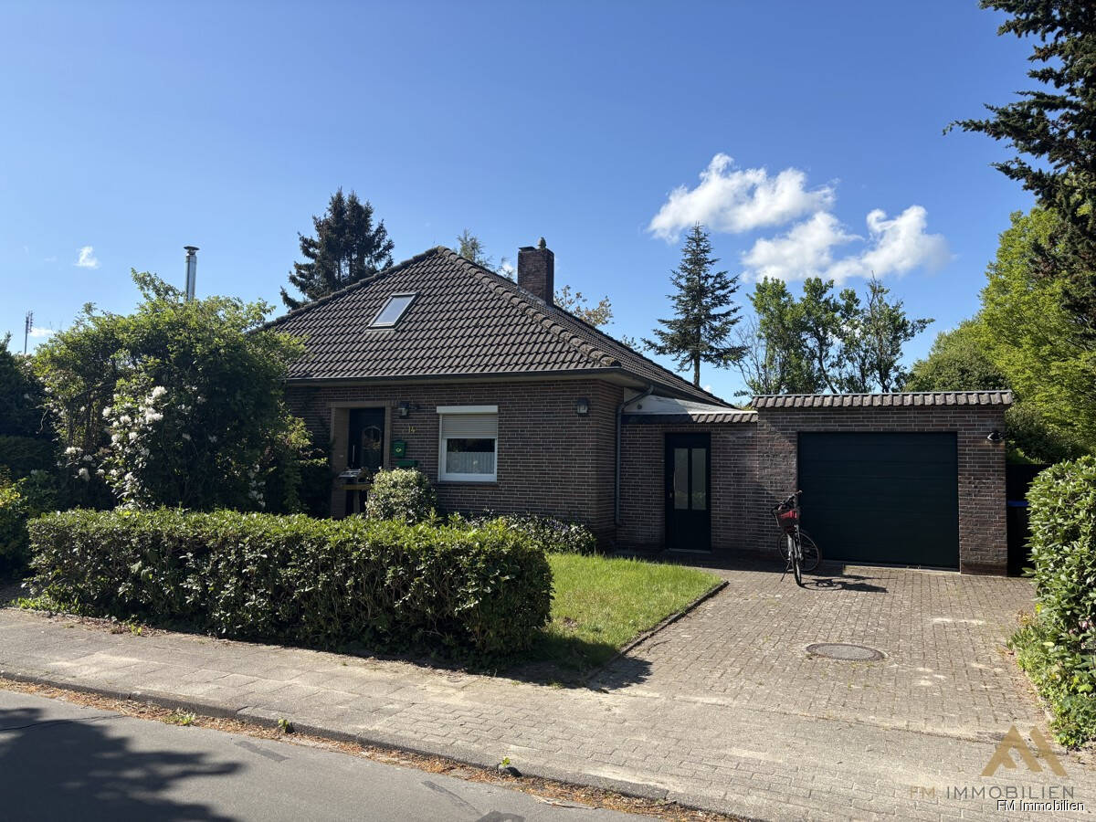 Verkauf: Freistehender Bungalow mit Garage und großzügigem Grundstück in ruhiger Lage