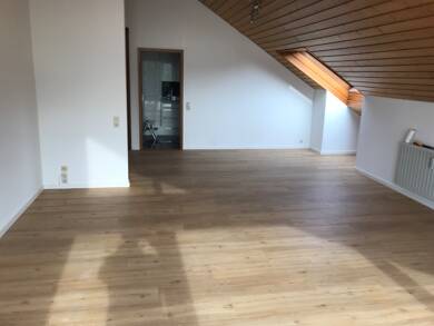 Wohnung zur Miete 995 € 3 Zimmer 92 m² Dachgeschoss, 4. Geschoss Gröningerstr. / Baumhalde Ditzingen Ditzingen 71254
