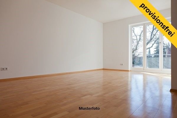 Wohnung zum Kauf 30.000 € 3 Zimmer 64 m²<br/>Wohnfläche Bernburg Bernburg 06406