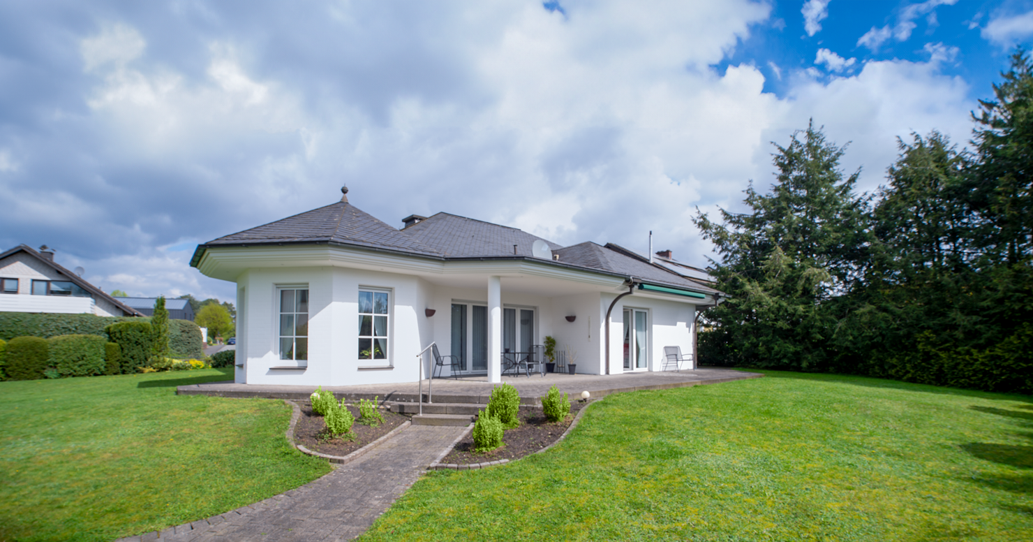 Villa zum Kauf 4 Zimmer 140 m²<br/>Wohnfläche 1.001 m²<br/>Grundstück ab sofort<br/>Verfügbarkeit Ottenheide 54 Stukenbrock Schloß Holte-Stukenbrock 33758