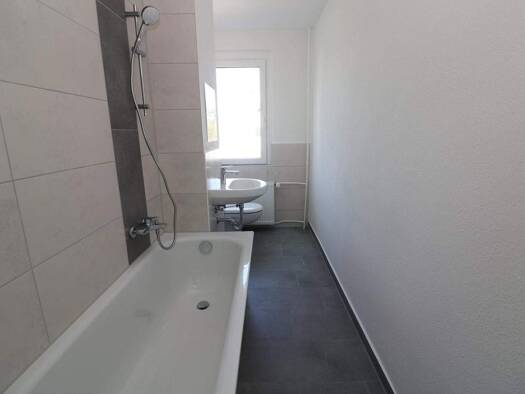 Wohnung zur Miete 409 € 3 Zimmer 58,3 m² 2. Geschoss Maxim-Gorki-Straße 53 Freiberg 09599