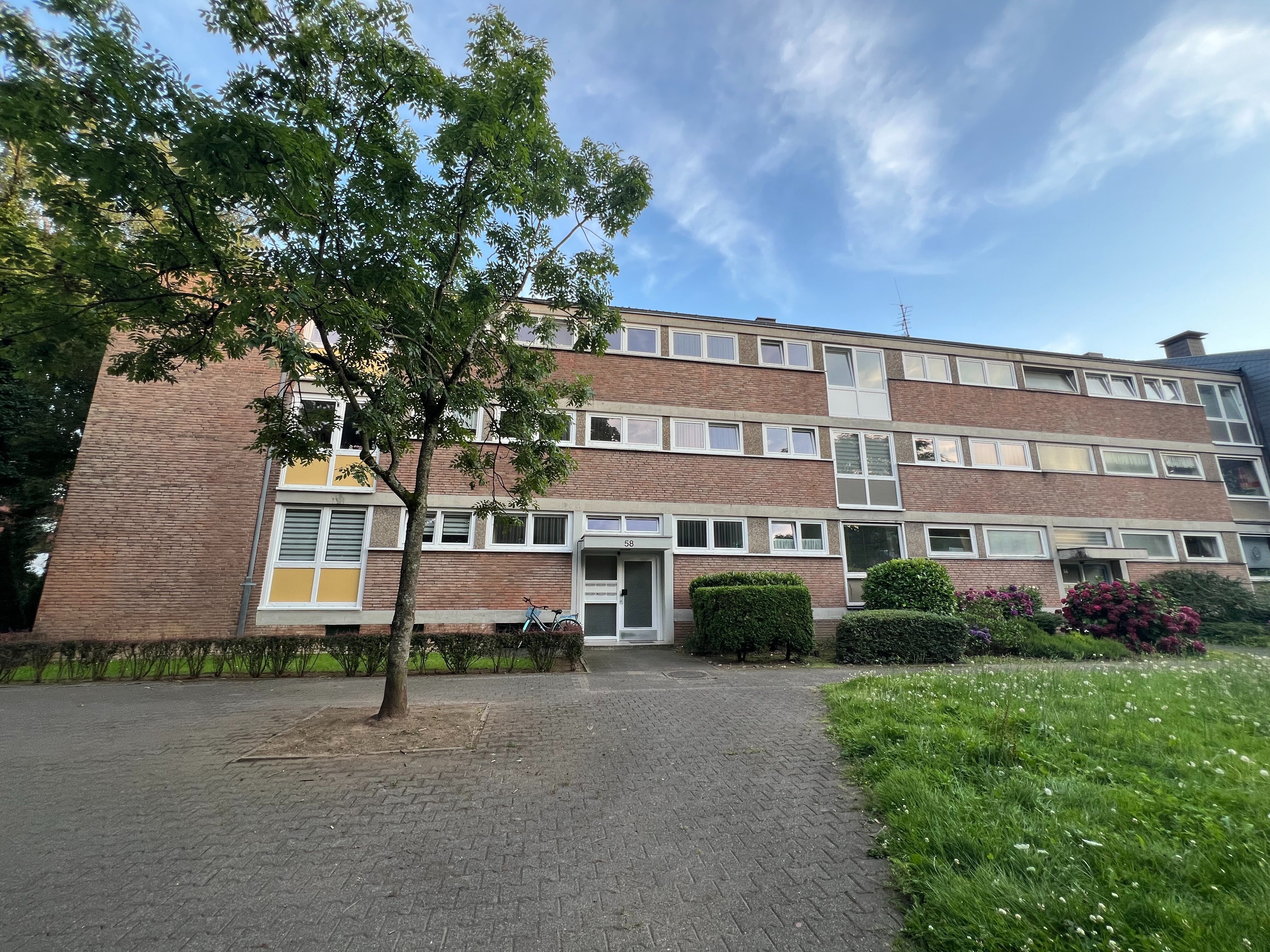 Mehrfamilienhaus zum Kauf als Kapitalanlage geeignet 720.000 € 439,8 m²<br/>Wohnfläche 629 m²<br/>Grundstück Garath Düsseldorf 40595