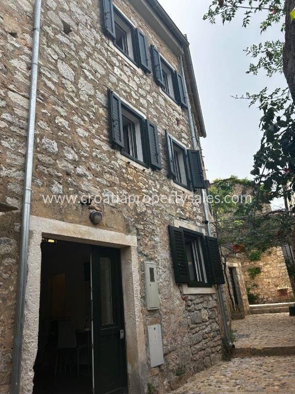 Haus zum Kauf 280.000 € 2 Zimmer 72 m²<br/>Wohnfläche Hvar