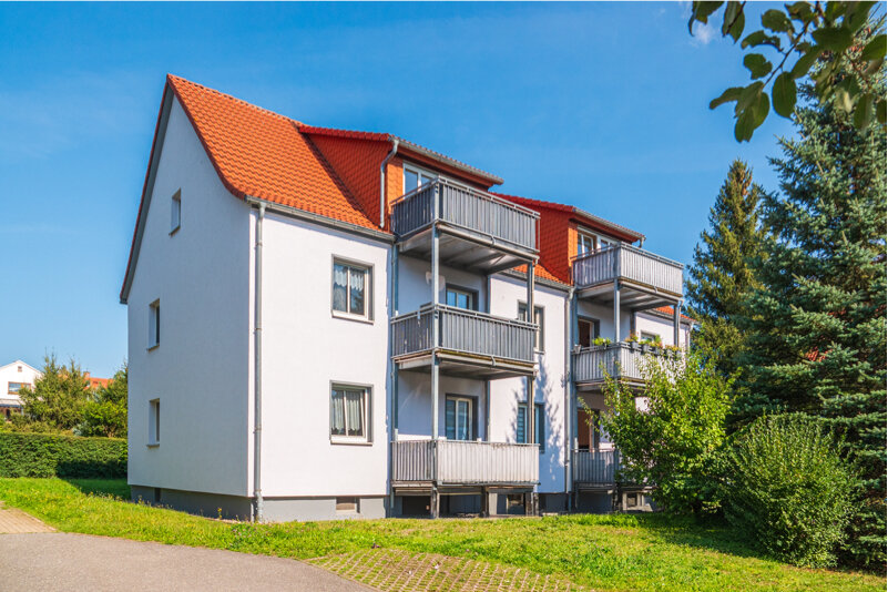 Mehrfamilienhaus zum Kauf als Kapitalanlage geeignet 350.000 € 11 Zimmer 315 m²<br/>Wohnfläche 780 m²<br/>Grundstück Bahnhofstr. 35 Neukirchen Neukirchen 09221