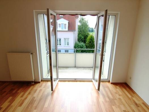 Wohnung zur Miete 556 € 3 Zimmer 80 m² Kötschlitz Leuna 06237