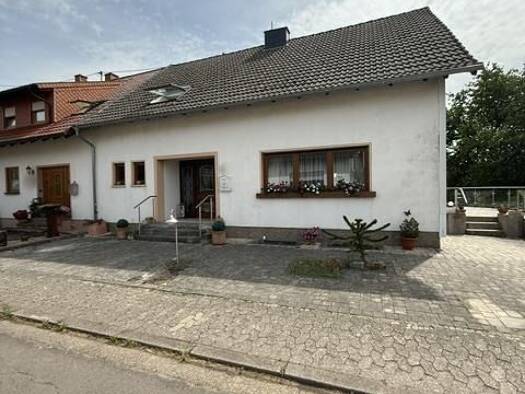 Doppelhaushälfte zum Kauf 295.000 € 7 Zimmer 135 m² 1.127 m² Grundstück frei ab sofort Schwarzenholz Saarwellingen 66793