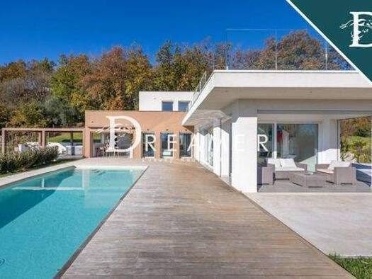 Villa zum Kauf 1.950.000 € 8 Zimmer 165 m² Lucca 55054