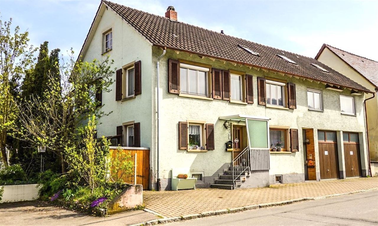 Mehrfamilienhaus zum Kauf 342.000 € 11 Zimmer 290 m²<br/>Wohnfläche 397 m²<br/>Grundstück ab sofort<br/>Verfügbarkeit Kirchen-Hausen Geisingen , Baden 78187