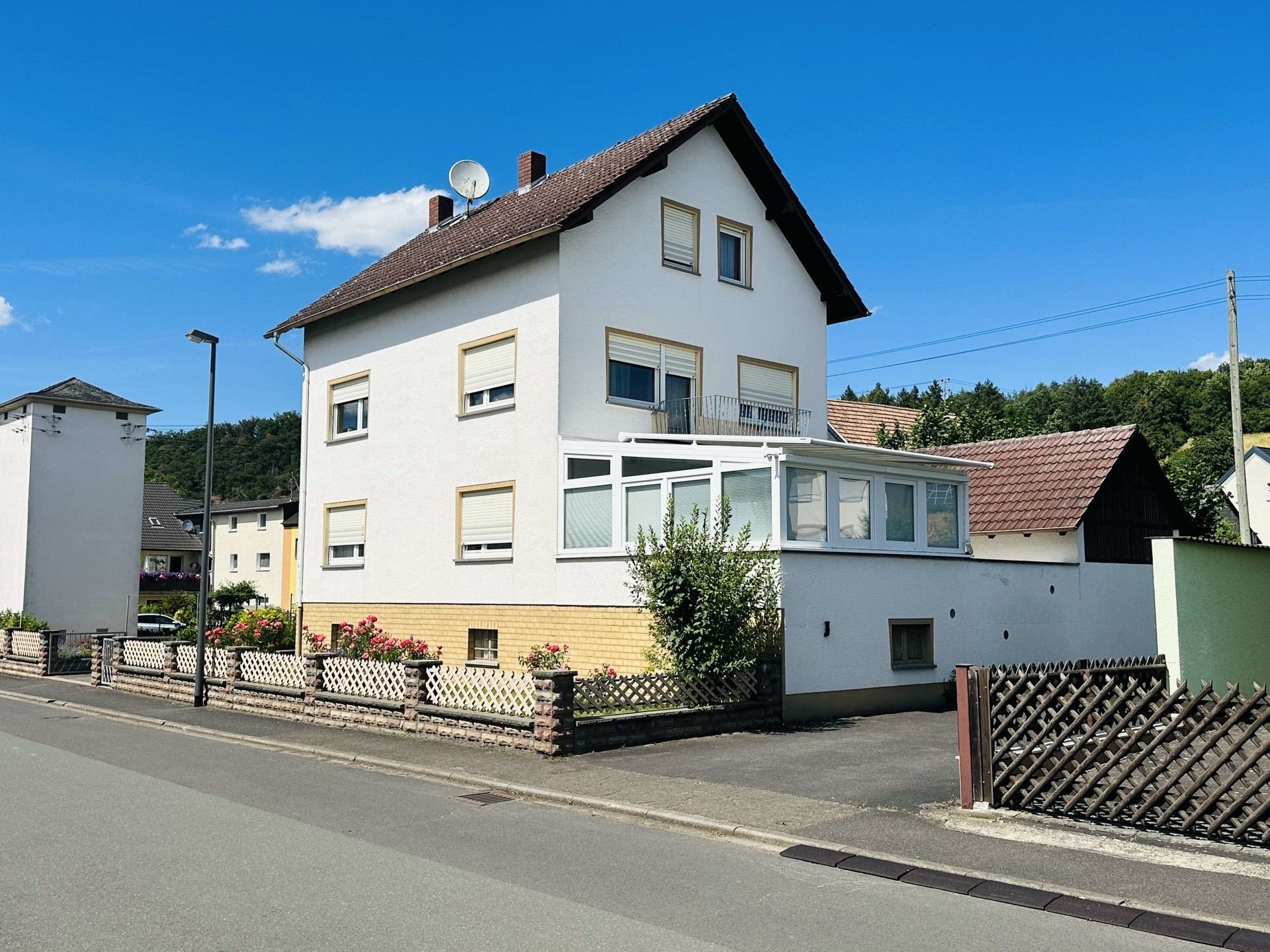 Mehrfamilienhaus zum Kauf 245.000 € 8 Zimmer 162 m²<br/>Wohnfläche 531 m²<br/>Grundstück Oberneisen 65558