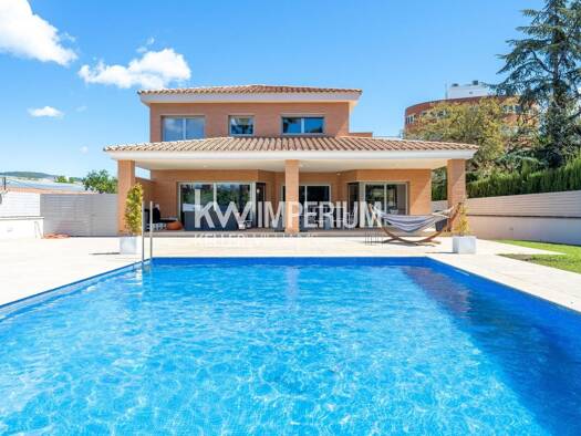 Haus zum Kauf 1.250.000 € 764 m² 1.287 m² Grundstück Reus 43206