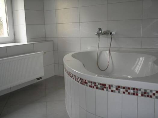 Wohnung zur Miete 380 € 2 Zimmer 75 m² EG frei ab sofort Markwerbener Straße 10 Weißenfels Weißenfels 06667