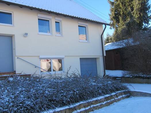 Doppelhaushälfte zur Miete 1.250 € 4,5 Zimmer 110 m² 500 m² Grundstück frei ab sofort Zimmern Bisingen 72406