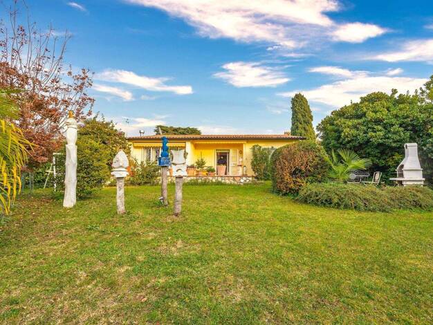 Einfamilienhaus zum Kauf 4 Zimmer 120 m² 670 m² Grundstück frei ab sofort Bardolino 37011