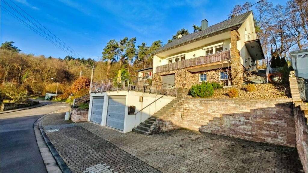 Immobilie in Beckingen - Großzügiges Einfamilienhaus mit 2 Garagen in Reimsbach - Bild 3