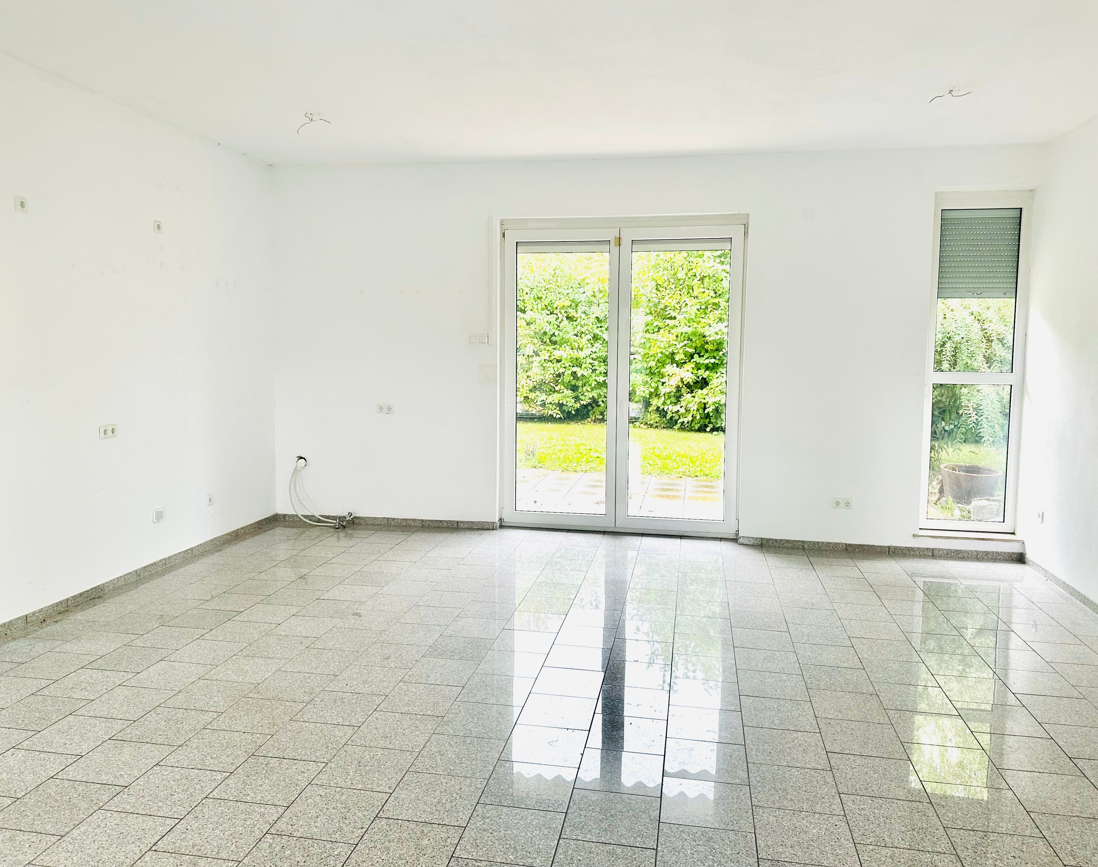 Terrassenwohnung zur Miete 850 € 3,5 Zimmer 115 m²<br/>Wohnfläche EG<br/>Geschoss 01.11.2024<br/>Verfügbarkeit Uffenheim Uffenheim 97215