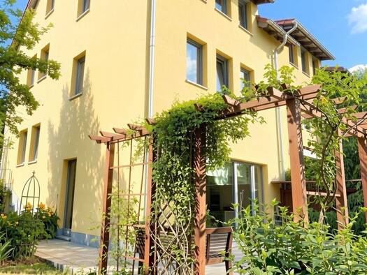 Reihenendhaus zum Kauf 690.000 € 7 Zimmer 149 m² 445 m² Grundstück frei ab 01.04.2027 Radebeul 01445