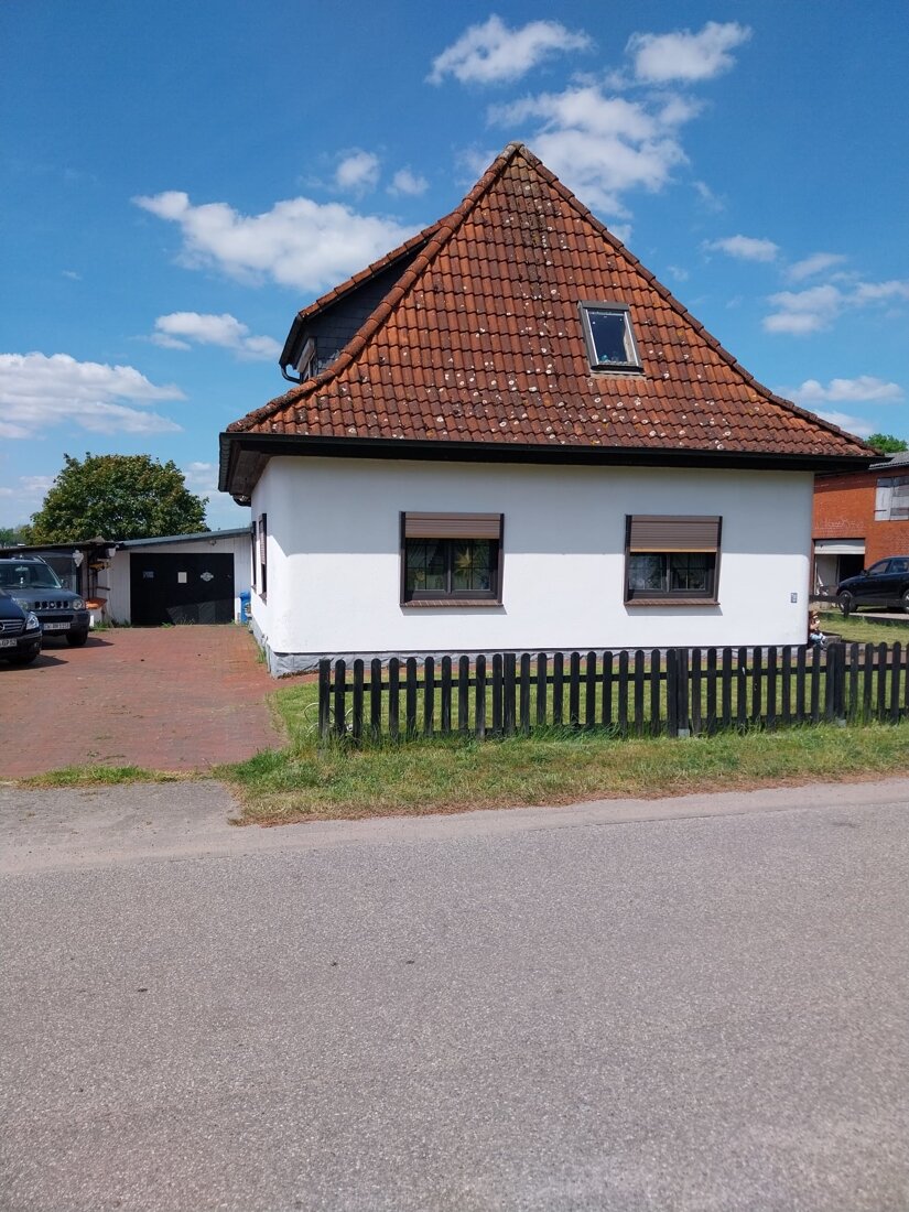 Einfamilienhaus zum Kauf 320.000 € 8 Zimmer 200 m²<br/>Wohnfläche 1.129 m²<br/>Grundstück Hochdonn 25712