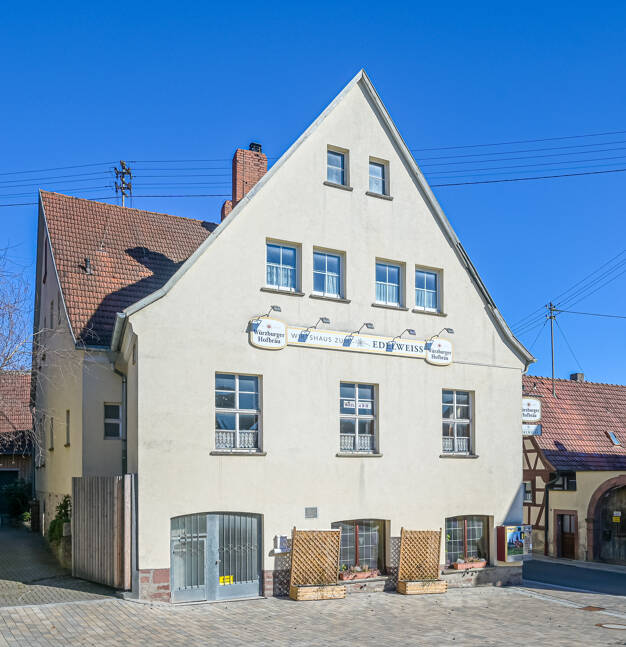 Einfamilienhaus zum Kauf 150.000 € 11 Zimmer 140 m² 210 m² Grundstück Gambach Karlstadt 97753