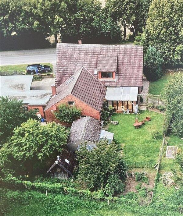 Immobilie in Schönberg - Zuhause mit Weitblick: Charmantes Zweifamilienhaus in traumhafter Feldrandlage! - Bild 1