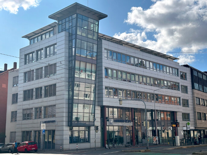 Bürofläche zur Miete provisionsfrei 939 € 13 m²<br/>Bürofläche Sulzbacher Straße Wöhrd Nürnberg 90489