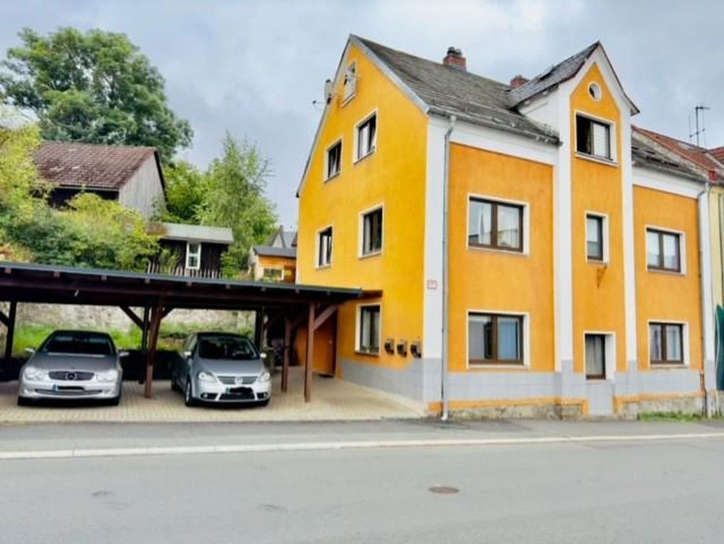 Mehrfamilienhaus zum Kauf provisionsfrei als Kapitalanlage geeignet 269.000 € 250 m²<br/>Wohnfläche 367 m²<br/>Grundstück Hohenberger Str. 10 Selb Selb 95100