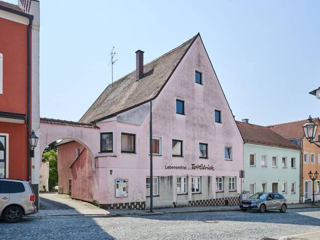 Mehrfamilienhaus zum Kauf 300.000 € 10 Zimmer 276 m² 916 m² Grundstück Geiselhöring Geiselhöring 94333