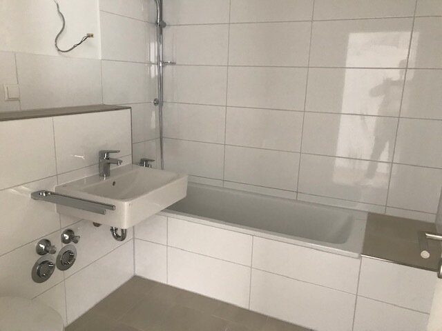 Wohnung zur Miete 920 € 3 Zimmer 76,7 m²<br/>Wohnfläche 2.<br/>Geschoss 16.12.2024<br/>Verfügbarkeit Berliner Str. 57 West Ratingen 40880