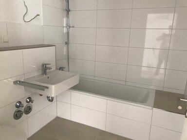 Wohnung zur Miete 920 € 3 Zimmer 76,7 m² 2. Geschoss frei ab 16.12.2024 Berliner Str. 57 West Ratingen 40880