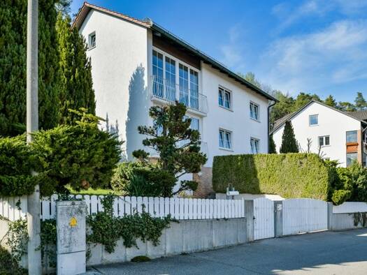 Mehrfamilienhaus zum Kauf 299.000 € 7 Zimmer 205 m² 810 m² Grundstück frei ab sofort Schwandorf 92421