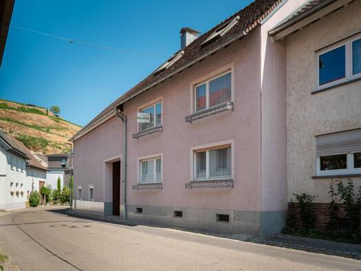 Mehrfamilienhaus zum Kauf 395.000 € 10 Zimmer 240,7 m² 420 m² Grundstück Schloßbergstraße 64 Achkarren Vogtsburg im Kaiserstuhl 79235