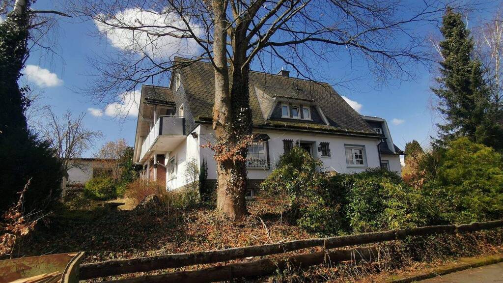 Mehrfamilienhaus zum Kauf als Kapitalanlage geeignet 330.000 € 9 Zimmer 271 m² 1.026 m² Grundstück Daadener Strasse 61 Derschen 57520