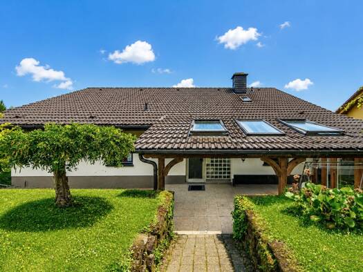 Mehrfamilienhaus zum Kauf 448.000 € 8 Zimmer 230 m² 823 m² Grundstück Gütenbach 78148