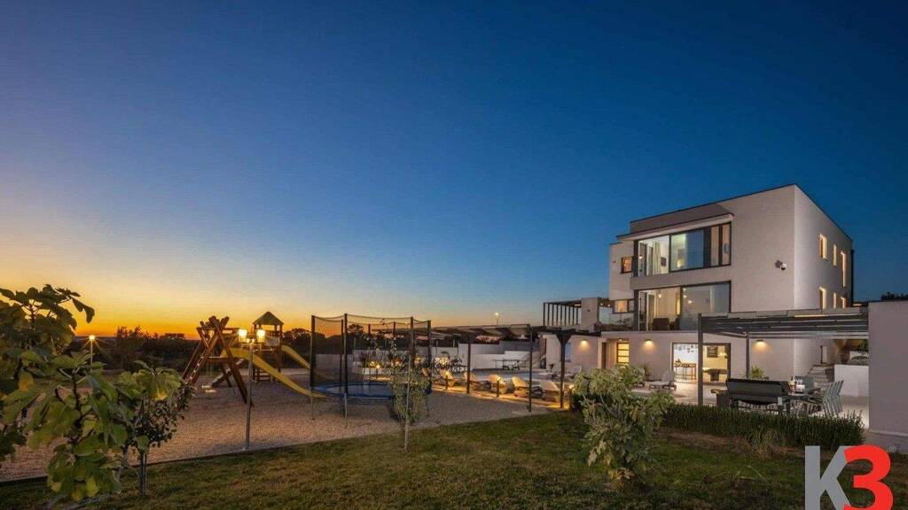 Haus zum Kauf 2.000.000 € 6 Zimmer 400 m² Zadar 0