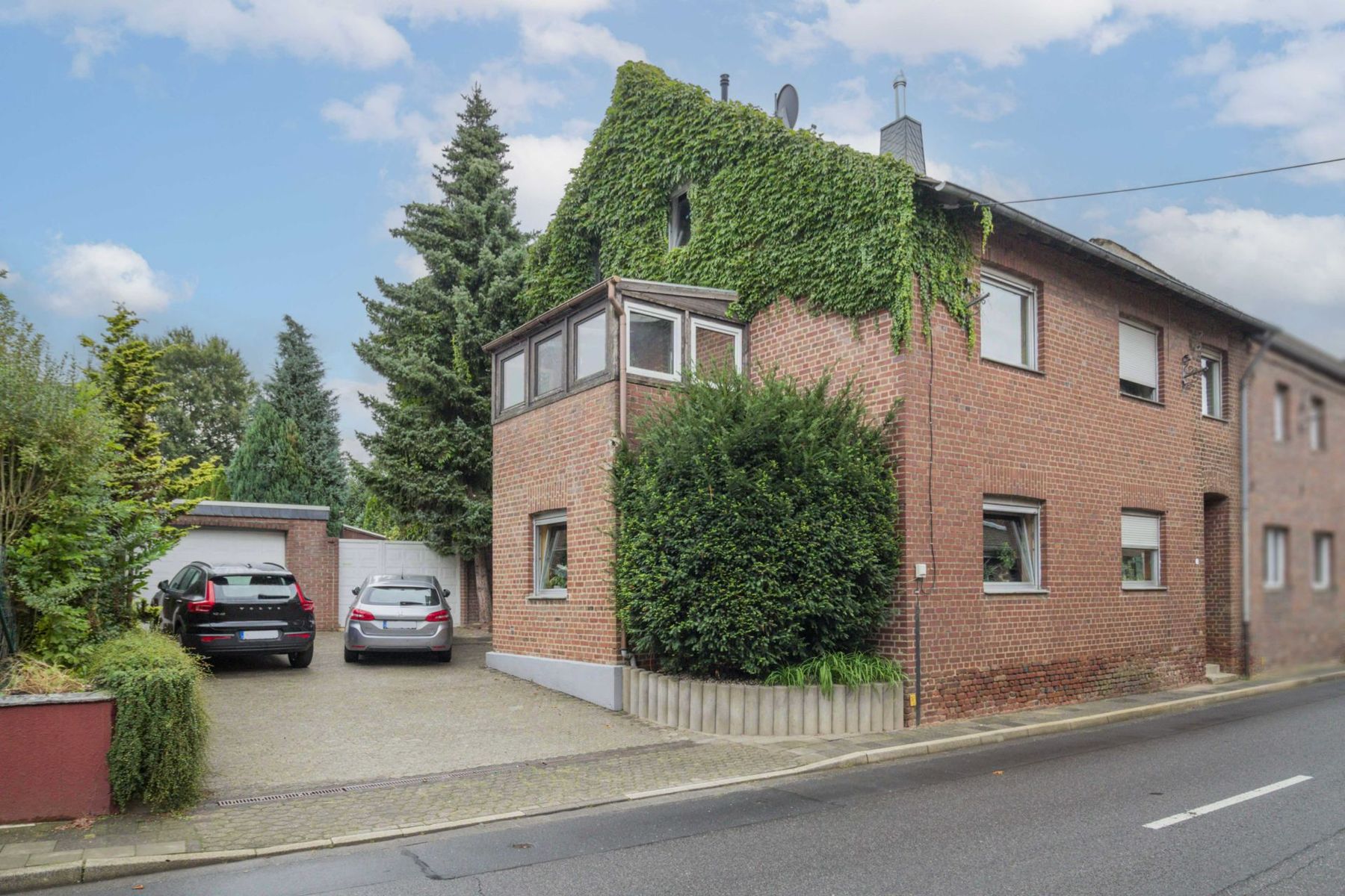 Einfamilienhaus zum Kauf 339.000 € 10 Zimmer 282,2 m²<br/>Wohnfläche 1.307,2 m²<br/>Grundstück Kirchherten Bedburg 50181