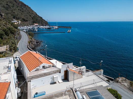 Wohnung zum Kauf 230.000 € 2 Zimmer 100 m² 2 Geschosse frei ab sofort Via Bagnamare snc Lipari 98050