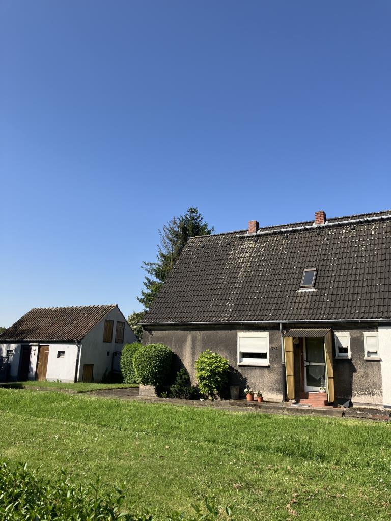 Mehrfamilienhaus zum Kauf provisionsfrei 180.000 € 6,5 Zimmer 79,8 m²<br/>Wohnfläche 1.804 m²<br/>Grundstück Meerstraße 42a+b Ellinghorst Gladbeck 45964