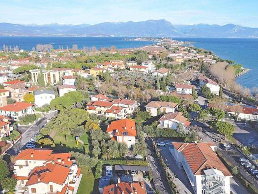 Haus zum Kauf 2.150.000 € 8 Zimmer 373 m² 830 m² Grundstück frei ab sofort Via San Remo 4 Sirmione 25019