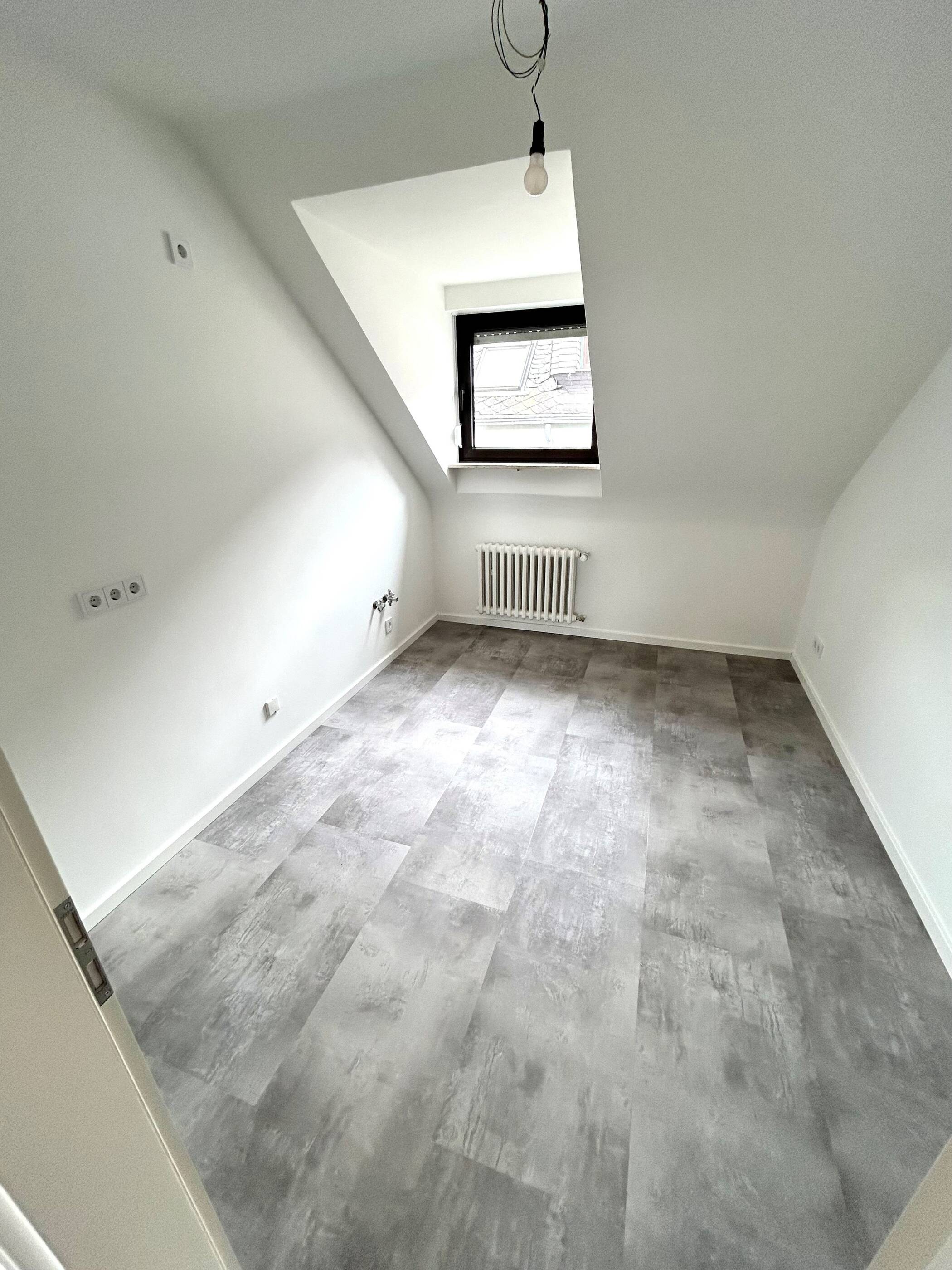 Erstbezug nach Renovierung! Helle DG Wohnung mit Balkon und Garage in Trier-Ruwer! – Trier – Vorschaubild 8