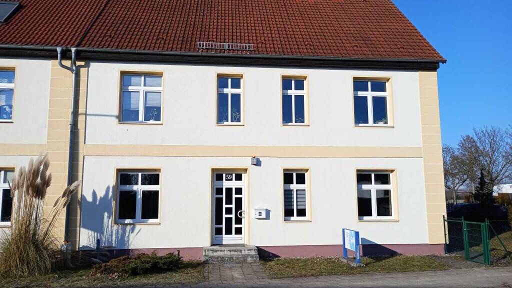 Mehrfamilienhaus zur Miete 1.500 € 9 Zimmer 205 m² 1.000 m² Grundstück frei ab 01.05.2026 Gubener Straße 59 Eisenhüttenstadt 15890