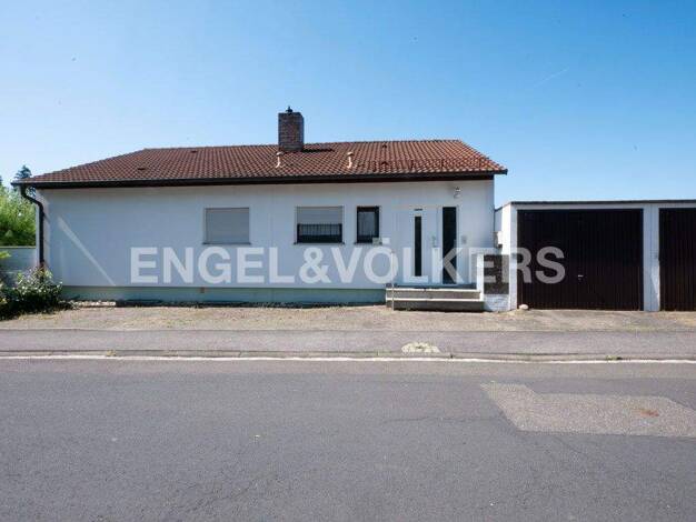 Einfamilienhaus zum Kauf 349.000 € 7 Zimmer 178 m² 687 m² Grundstück Schonungen 97453