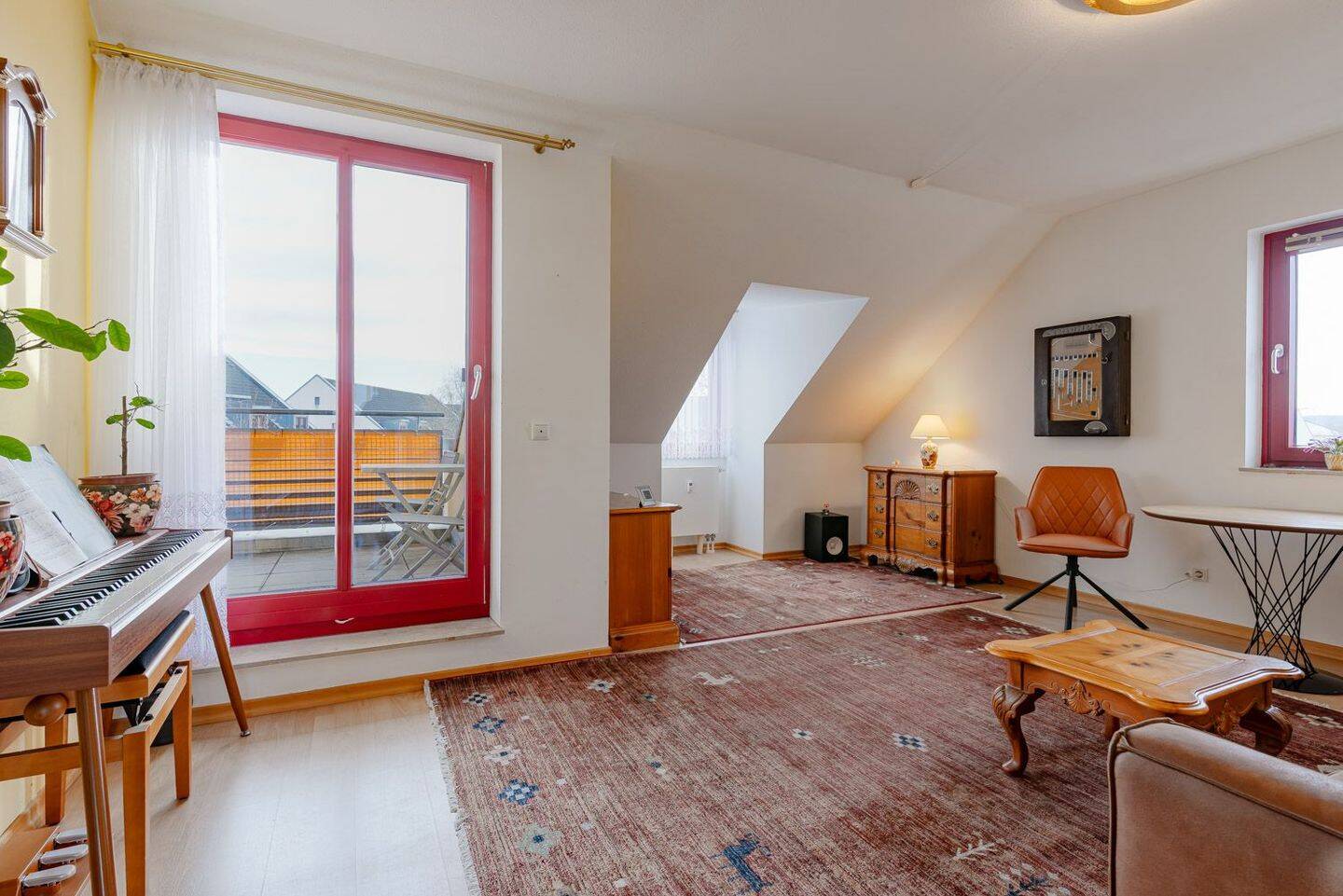 Immobilie in Nuthetal - Lichtdurchflutete DG-Wohnung mit großzügiger Südterrasse - Bild 1